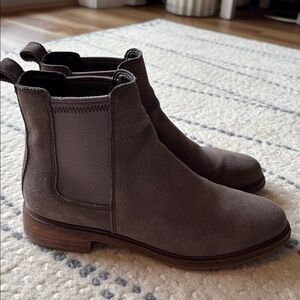 Clark’s Women's Gray Suede Ankle Boots